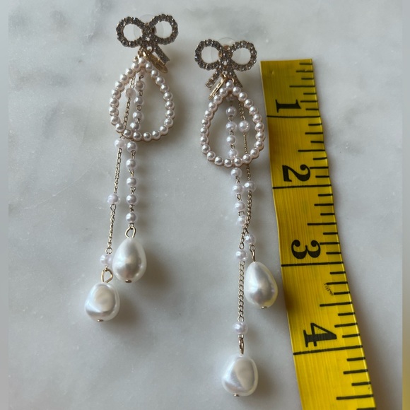 Gorgeous Pearl Drop Earrings w/ Bows - Picture 2 of 2